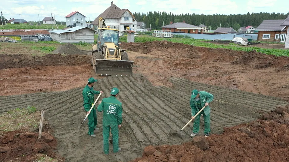 Подготовка площадки техникой и вручную