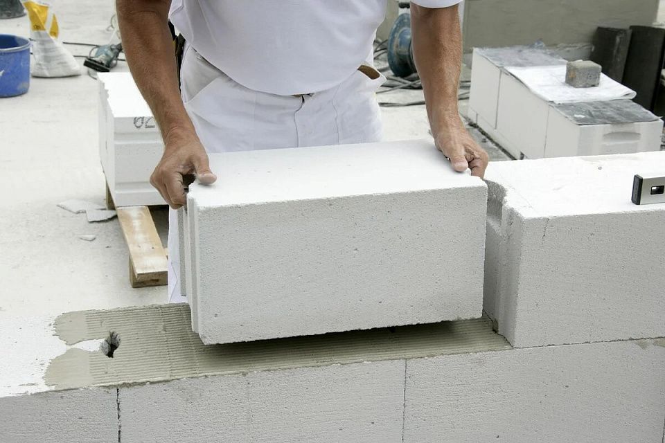 Как построить дом из пеноблоков своими руками?