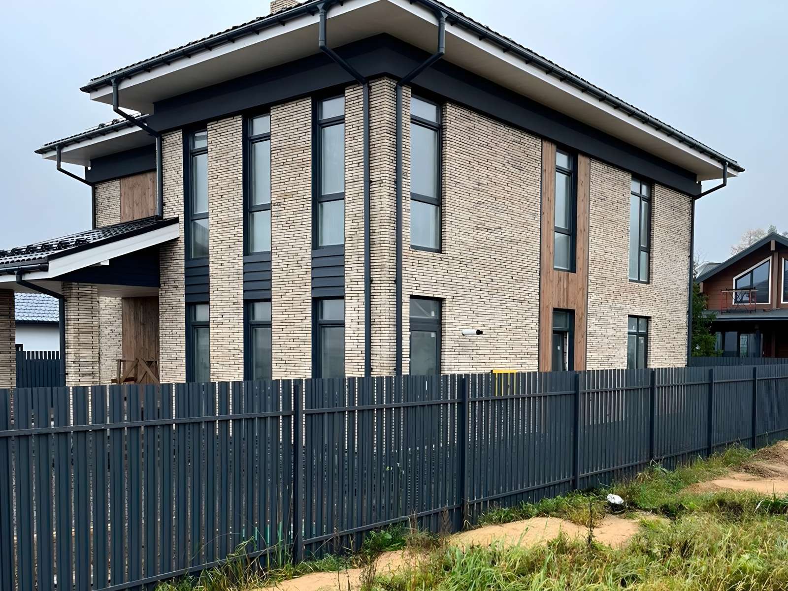 Двухэтажный дом из газобетона площадью 210 м2