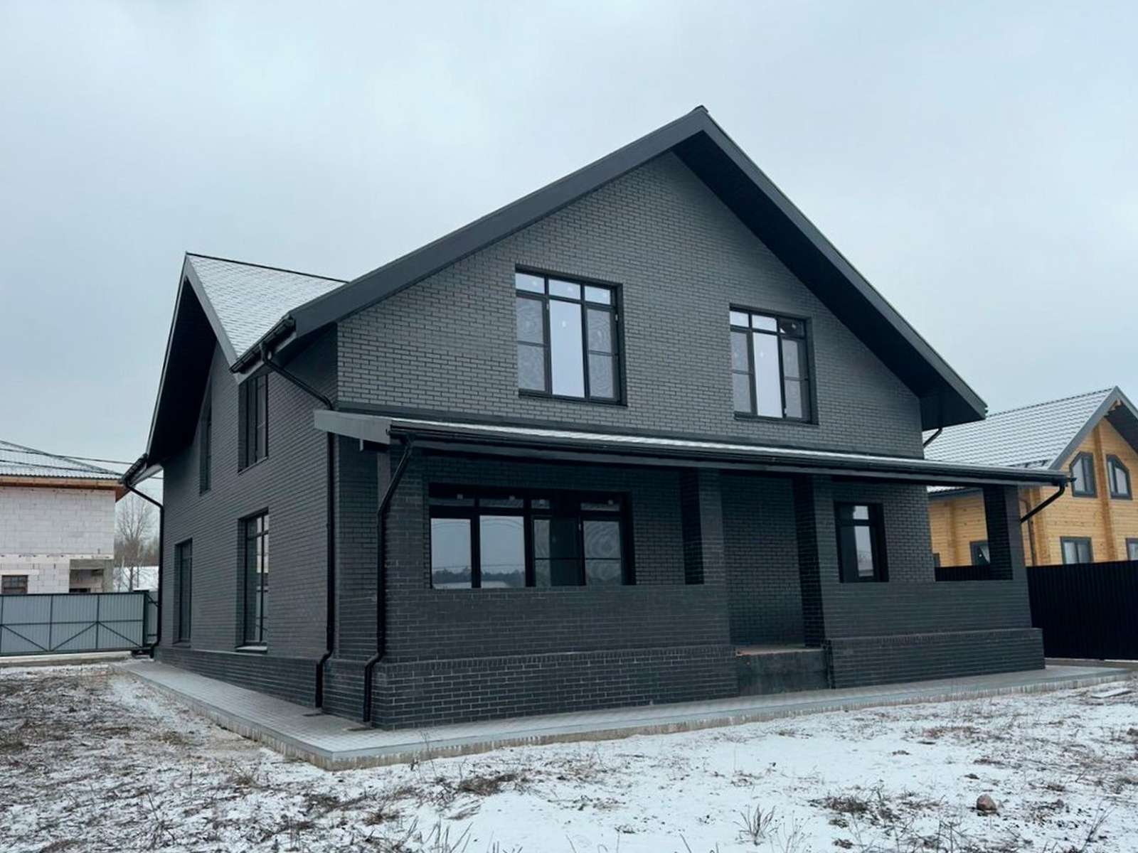 Двухэтажный дом из газобетона площадью 350 м2