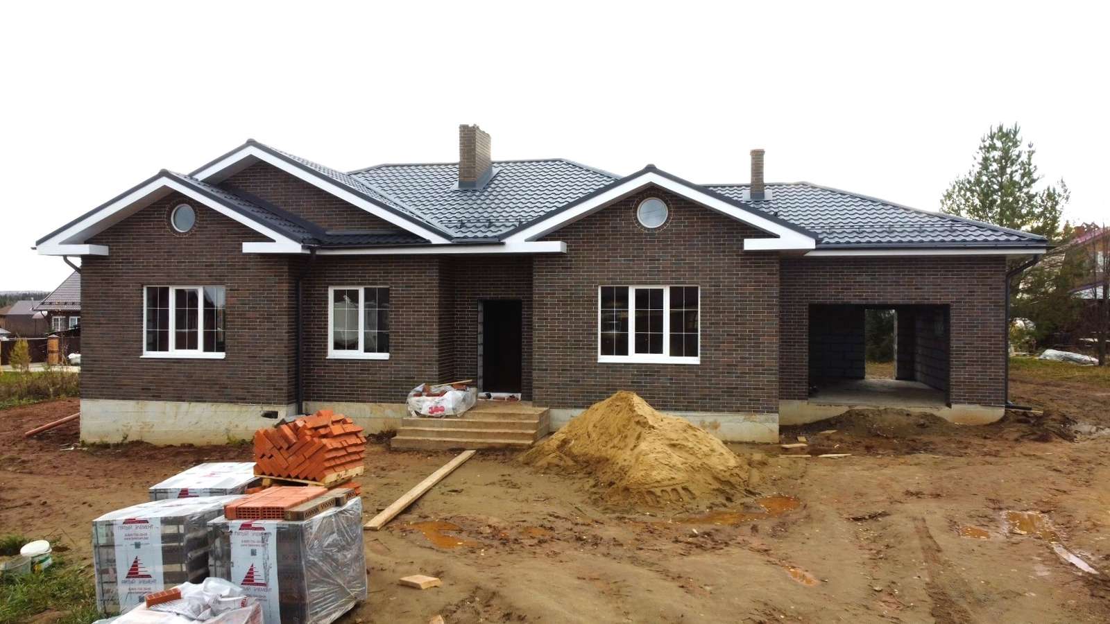 Одноэтажный дом из газобетонных блоков площадью 180 м2